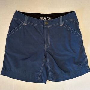Mountain Hardwear light weight women’s hiking blue 100% nylon shorts Sz-8. V11